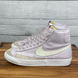 Nike Women's Athletic Shoes in Light Pink and Cream
